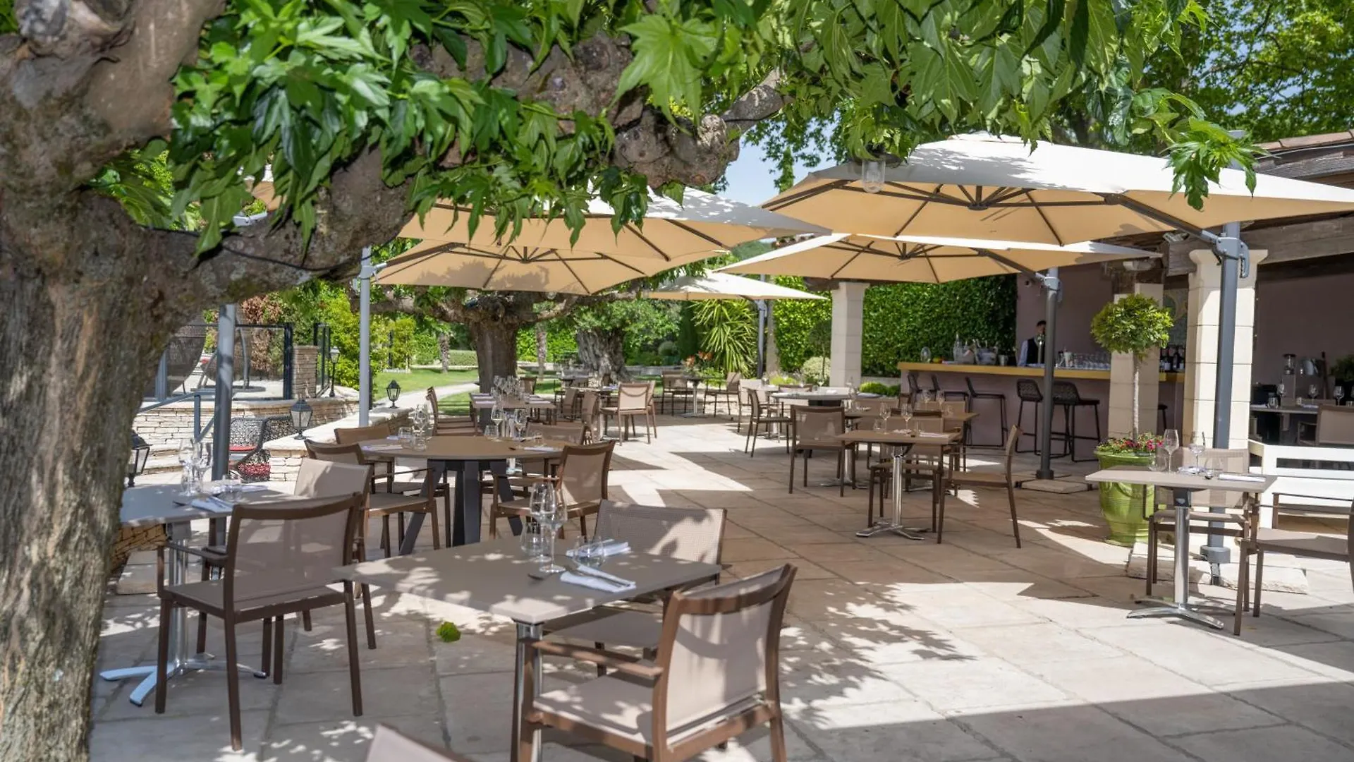 Отель Le Domaine Du Colombier Malataverne