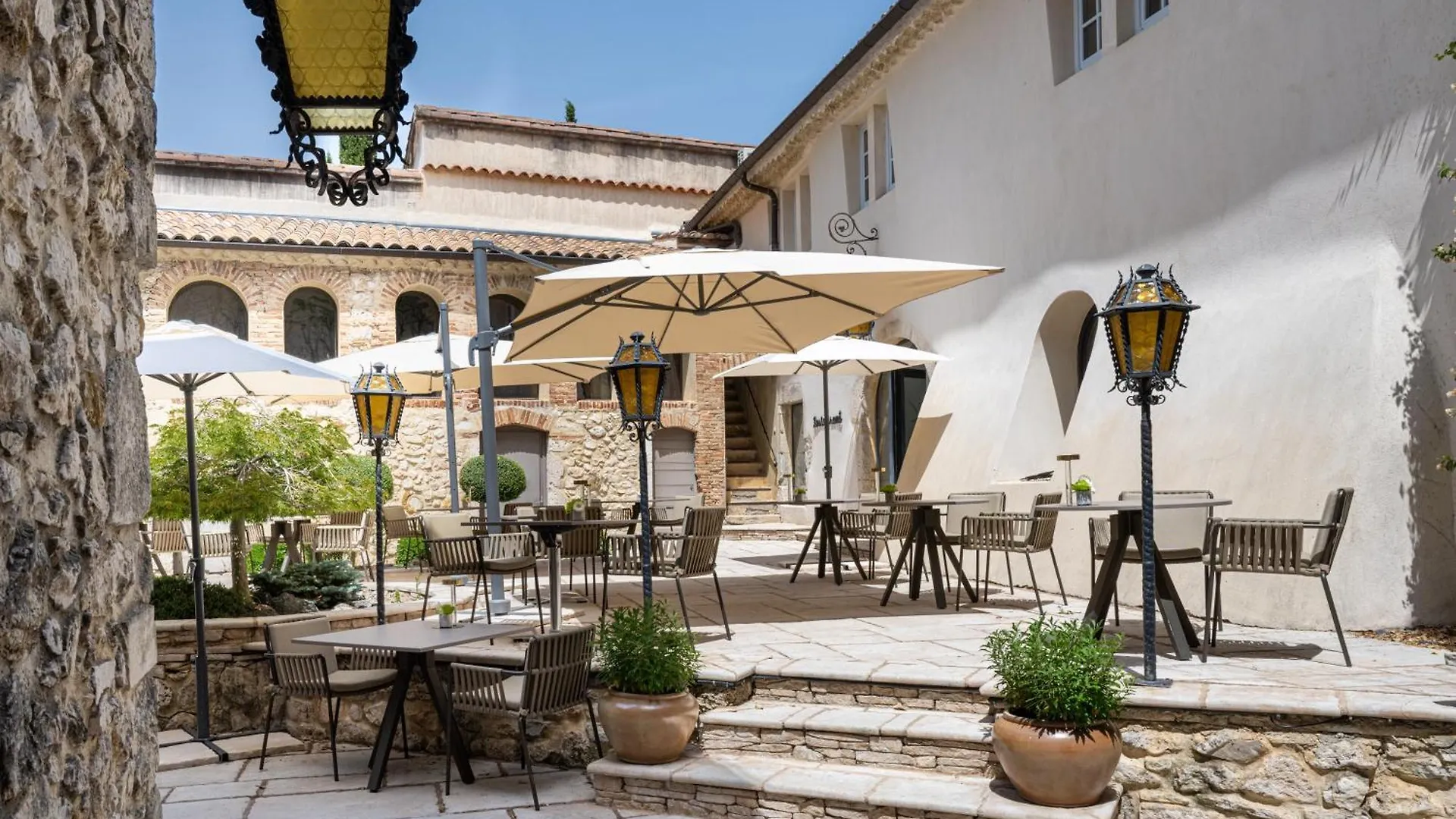 Отель Le Domaine Du Colombier Malataverne