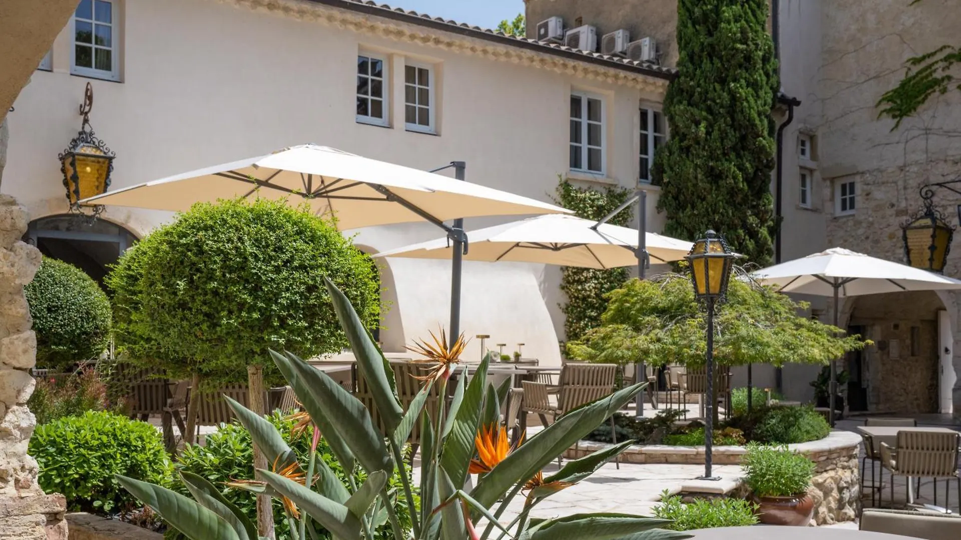 Отель Le Domaine Du Colombier Malataverne