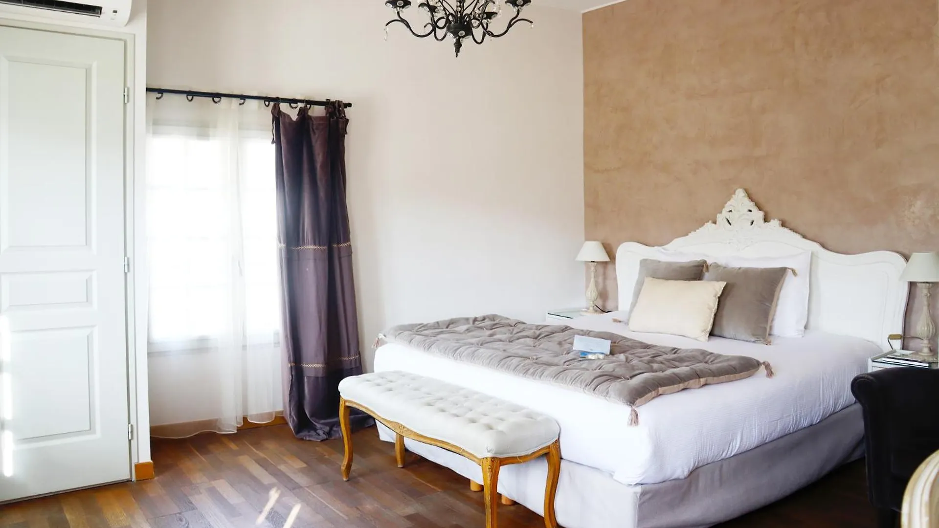 *****  Отель Le Domaine Du Colombier Malataverne Франция