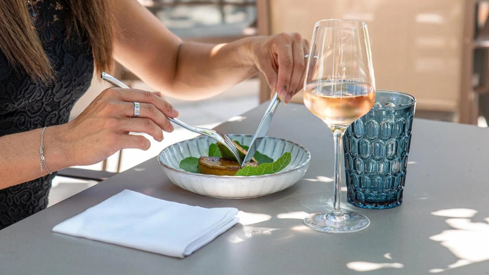 Отель Le Domaine Du Colombier Malataverne